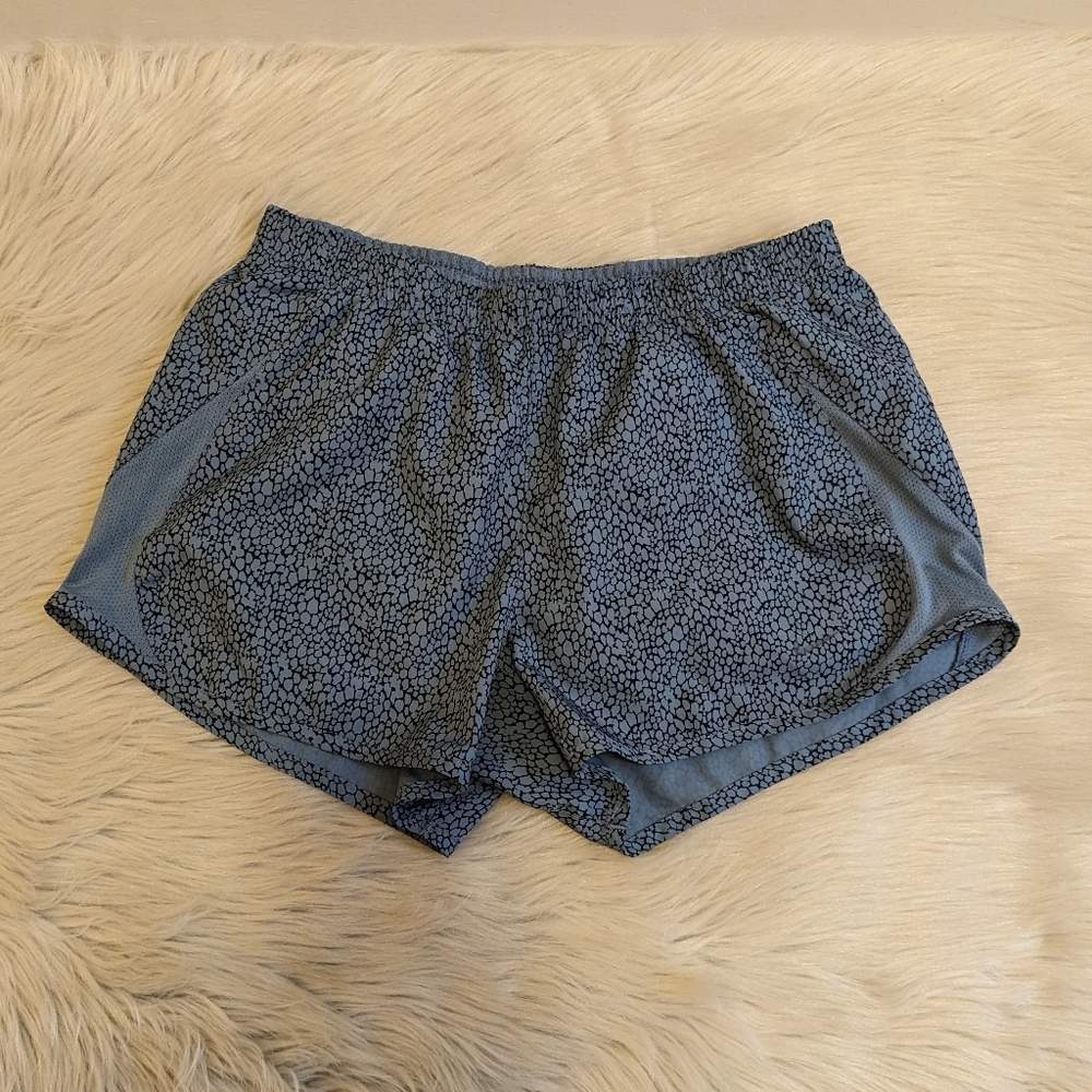 Nike dark grey and black pebble print workout shorts size S